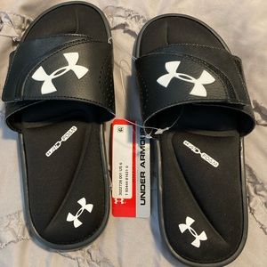Boy Under Armour slides NWT size 6Y